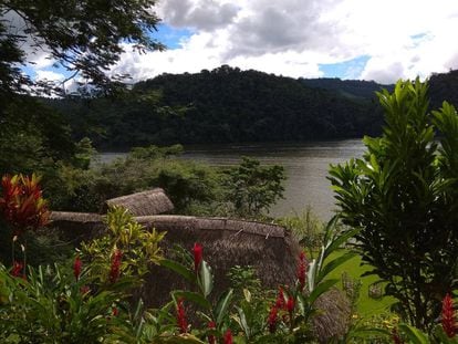 En El Sauce, ubicado junto a una laguna de origen volcánico, hay proyectos de ecoturismo y programas de cultivo sostenible de café y cacao para evitar que la población deforeste la selva.