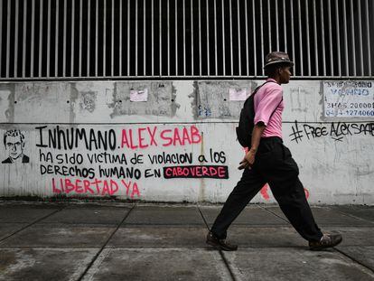 Un graffiti en Caracas que defiende la inocencia de Alex Saab, encarcelado en Estados Unidos por lavado de dinero para el chavismo.