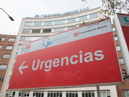 Cartel indicativo de Urgencias perteneciente al Hospital Universitario Fundación Jiménez Díaz.