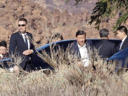 El presidente de China, Xi Jinping, sonríe a su llegada al Parador del Parque Nacional de El Teide, en La Orotava, este sábado.