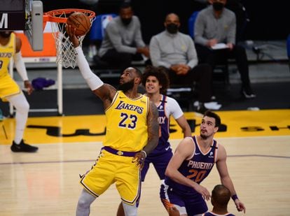 LeBron James, durante el encuentro de baloncesto entre Los Angeles Lakers y Phoenix Suns, el pasado 2 de marzo 2021.