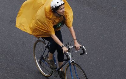 Una participante en el evento ciclista Hub on Wheels, en Boston. 