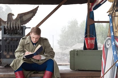 Chris Evans en 'Capitán América: primer vengador', posiblemente el superhéroe más difícil de adaptar a la gran pantalla.
