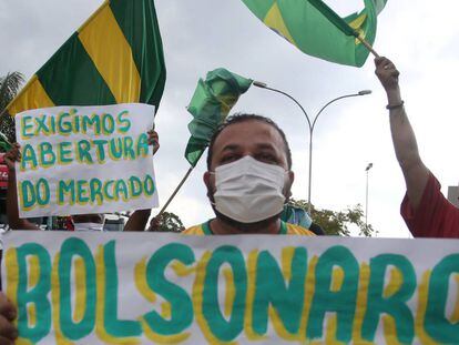Simpatiuzantes del presidente brasileño Jari Bolsonaro en una manifestación en Sao Paulo.