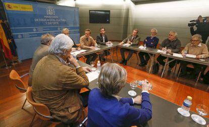 Reunión de artistas y escritores con el secretario de Estado de Cultura en funciones, José Maria Lassalle, este miércoles en el MInisterio.