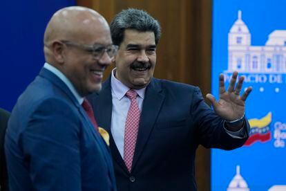 En primer plano, Jorge Rodríguez, mano derecha de Maduro, en la conferencia de prensa de este miércoles en el Palacio de Miraflores, Caracas.