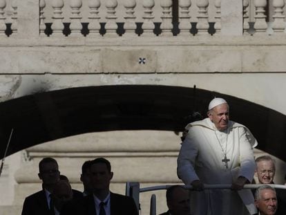 El Papa Francisco llega a la plaza de San Pedro el pasado miércoles.