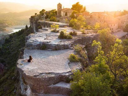 Vistas hacia el barranco de la Foradada desde Siurana, pueblo asentado sobre un risco mesetario en las montañas de Prades (Tarragona).