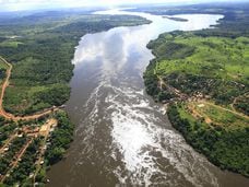 Vista aérea del tramo del río Xingú en Belo Monte, Para, en la Amazonia de Brasil.