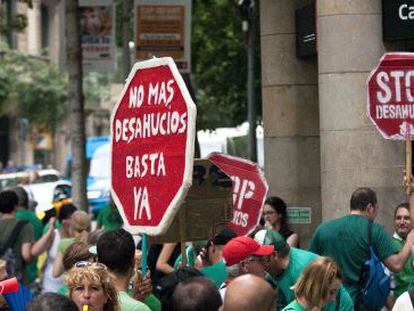 Ocupaci&oacute;n de una sucursal de Catalunya Caixa por la PAH.