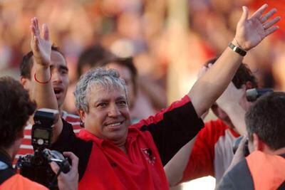 Gallego, el ex jugador campeón mundial en 1978 y ahora técnico de Newell's, celebra el título ayer.