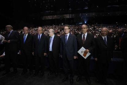 El presidente Artur Mas y los consejeros Andreu Mas-Colell y Felip Puig, junto a los líderes de las patronales.