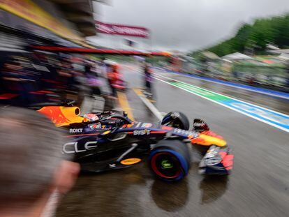 El piloto holandés de Fórmula 1 Max Verstappen de Red Bull Racing durante la sesión de práctica del Gran Premio de Bélgica de Fórmula 1 en el circuito de Spa-Francorchamps de Stavelot, Bélgica.