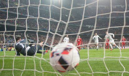 James marca el tercer gol del Real Madrid ante el Sevilla.