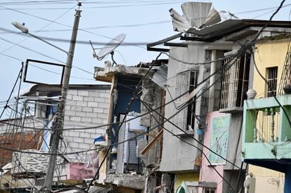 Casas destruidas por la explosión del 14 de agosto de 2022, en el sur de Guayaquil (Ecuador).