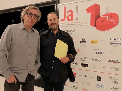 David Trueba y Juan Bas junto al cartel de la décima edición del festival.