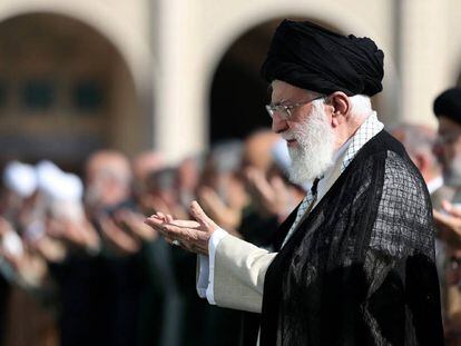 El líder supremo de Irán, Ali Jamenei, durante la celebración del fin del Ramadán el 5 de junio en Teherán.