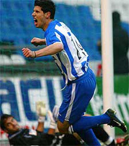 Luque celebra uno de los goles producto de sus pases.