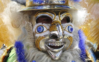 Máscara de uno de los participantes en el carnaval de Oruro, en Bolivia.