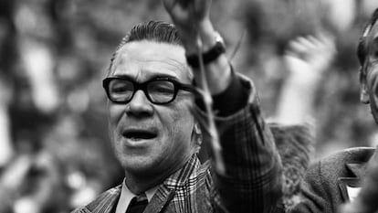 Mitin del Partido Comunista Portugués en el Palacio de Deportes de Lisboa, dos días después.