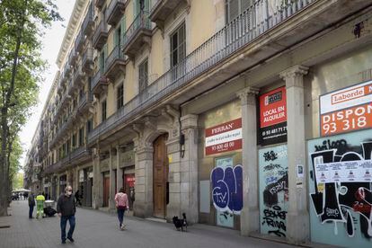 El edificio de la calle de ronda de Sant Pere, en Barcelona, que fue okupado en 2019.
