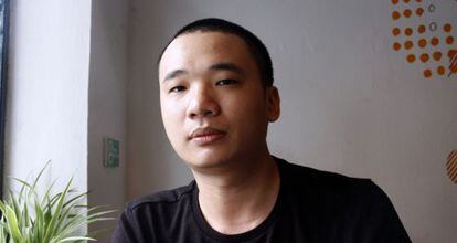 Nguyen Ha Dong, autor de Flappy bird, en un café de Hanoi.