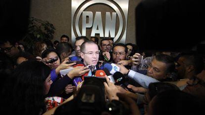 Ricardo Anaya es entrevistado antes del Consejo Nacional del PAN.