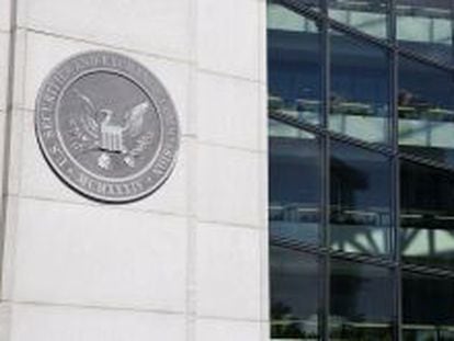 La SEC recompensa con 10 millones a un chivato que destapó un fraude financiero