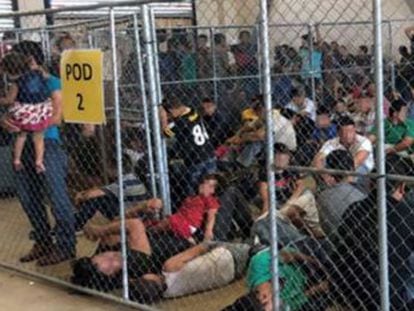 La inspección del Gobierno en comisarías fronterizas de Texas denuncia condiciones insalubres, hacinamiento, detención prolongada y peligros para la seguridad