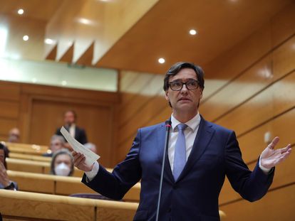 El ministro de Sanidad, Salvador Illa, interviene durante la sesión de control celebrada este martes en el Senado. EFE/Juanjo Martín