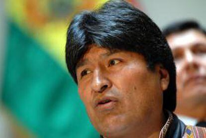 En la imagen un registro de presidente de Bolivia, Evo Morales, quien afirmó que lo desmoraliza seguir nacionalizando nuevas empresas mineras para que después los trabajadores las lleven a la quiebra. EFE/Archivo