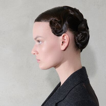 El inquietante 'look' de maquillaje y peluquería del último desfile de Prada.