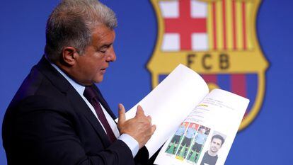 Contando cuentos chinos: Laporta, en el Camp Nou este lunes.