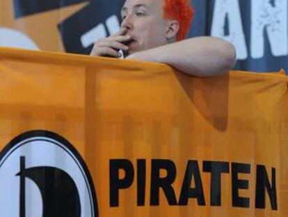 Un militante del Partido Pirata el pasado 28 de abril.