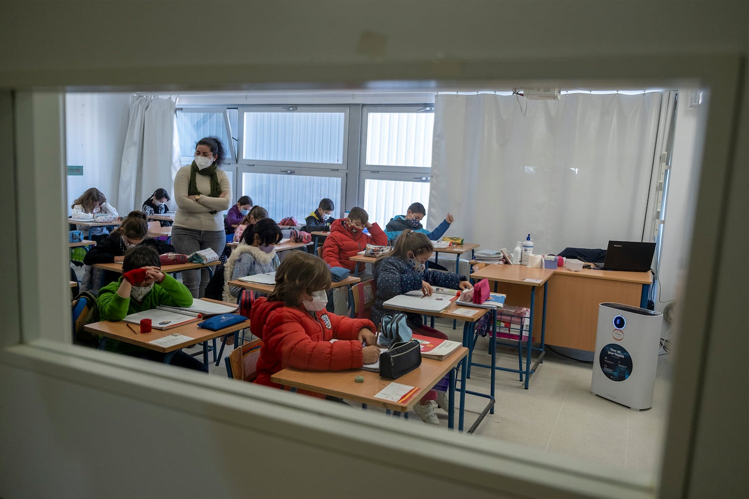 Alumnos en un aula del colegio Maestro Antonio Reyes Lara, en la localidad sevillana de Gines.