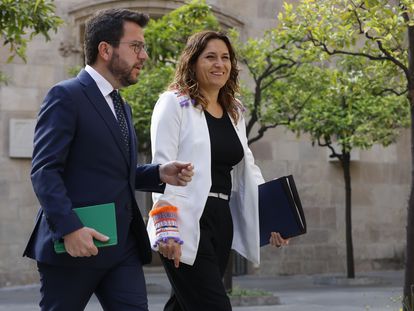 El 'president' Pere Aragonès (izq.) y la consejera de Presidencia, Laura Vilagrà (der.), a su llegada a la reunión semanal del Govern este martes