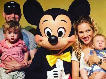 Michael Bublé y Luisana Lopilato junto a sus hijos, Noah y Elias, en una foto de Instagram.