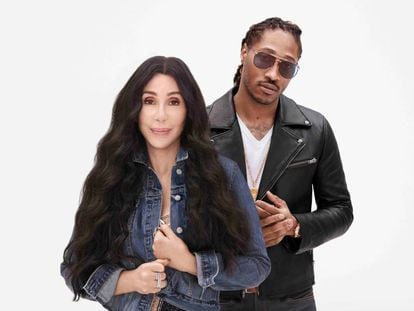 Los cantantes Cher y Future, en una imagen de la campa&ntilde;a de GAP.