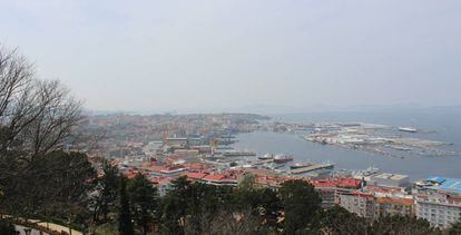 Panorámica del puerto desde el monte o Castro.