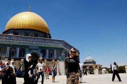 Ante la Cúpula de la Roca, templo islámico en la explanada de las mezquitas de Jerusalén