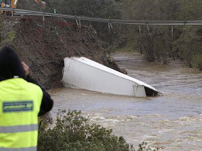 Dos muertos por el desprendimiento de un puente en Ciudad Real