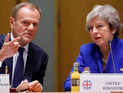 El presidente de la Unión Europea, Donald Tusk, y la primera ministra británica, Theresa May, durante la cumbre de este domingo.