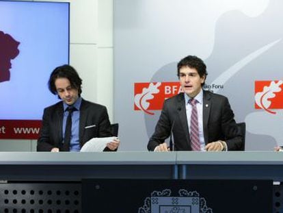 De izquierda a derecha, David Olmos, Unai Rementeria y Eunate Ram&iacute;rez este mi&eacute;rcoles en Bilbao. 