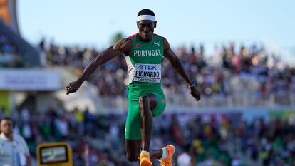 El atleta portugués de triple salto, Pedro Pichardo, durante la final en la que se hizo con el oro mundial.