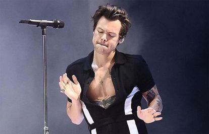 Harry Styles, vestido de Palomo Spain en su concierto del Capital´s Summertime Ball in London.