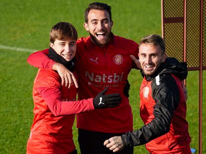 Pablo Torre, Eric García y Aleix García, en el entrenamiento pasado del Girona.