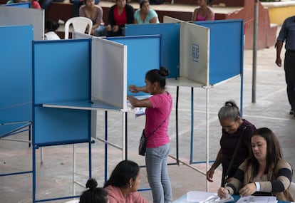 Residentes de La Unión (Zacapa), votan en las elecciones presidenciales de agosto de 2019.