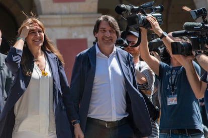 La presidenta suspendida del Parlament, Laura Borràs, y el diputado, Francesc de Dalmases, el pasado mes de julio en el Parlament.