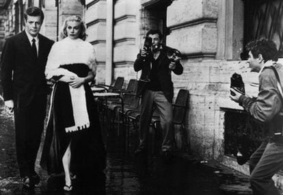Marcello Mastroianni y Anita Ekberg, en 'La dolce vita' , de Federico Fellini. Esta es la escena siguiente al baño en la Fontana de Trevi de la actriz sueca.