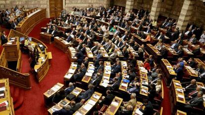 El Primer Ministro de Grecia, Alexis Tsipras, hablando ante el Parlamento.